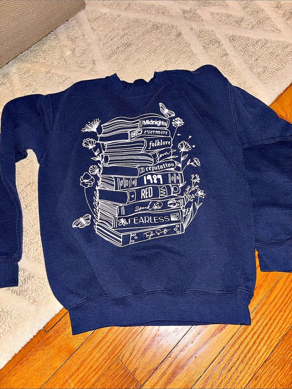 Taylor Swift albums Graphic Sweatshirt in Blue